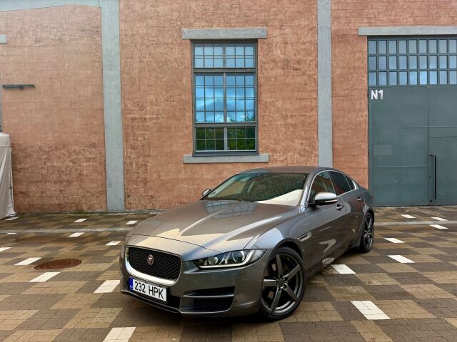 2016 Jaguar XE, Estónsko — foto 1