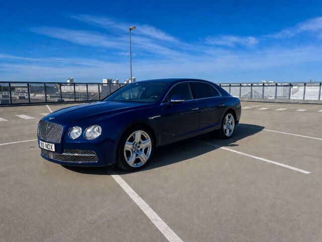 2014 Bentley Flying Spur, Estónsko — foto 1