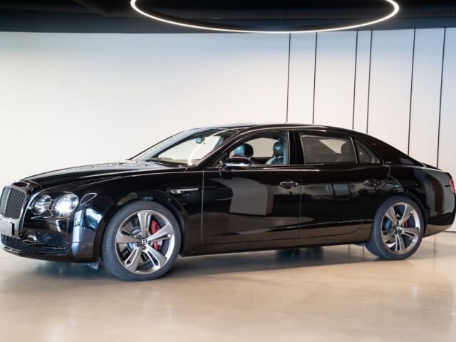 2017 Bentley Flying Spur, Estónsko — foto 1