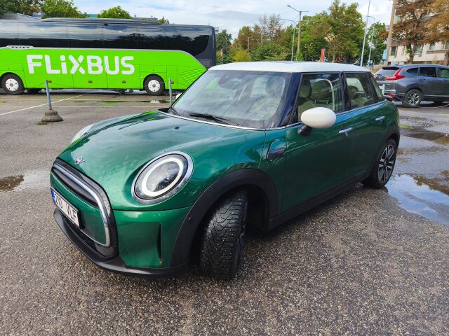2023 MINI Cooper, Estónsko — foto 1