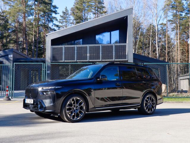2025 BMW X7, Estónsko — foto 1