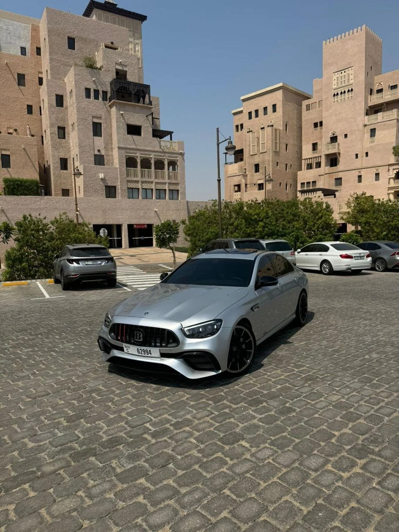 2017 Mercedes-Benz E300 AMG, strieborná, 128 000 km, dovoz SAE — foto 1