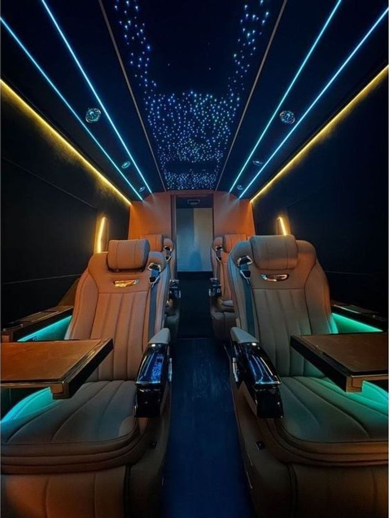 2025 Mercedes-Benz Sprinter, čierna, 20 km, dovoz SAE — foto 1