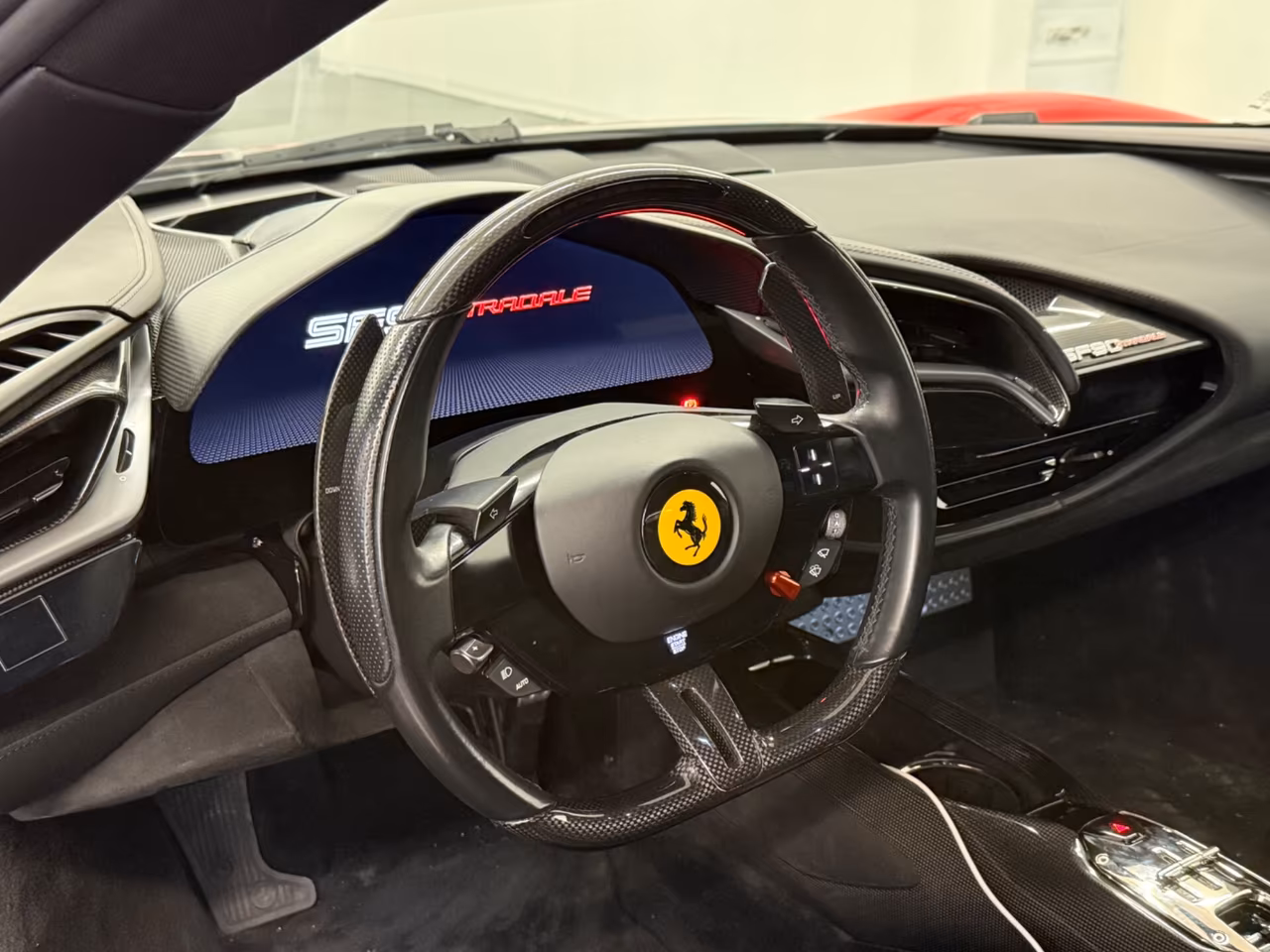2027 Ferrari, Taliansko — foto 15 z 23