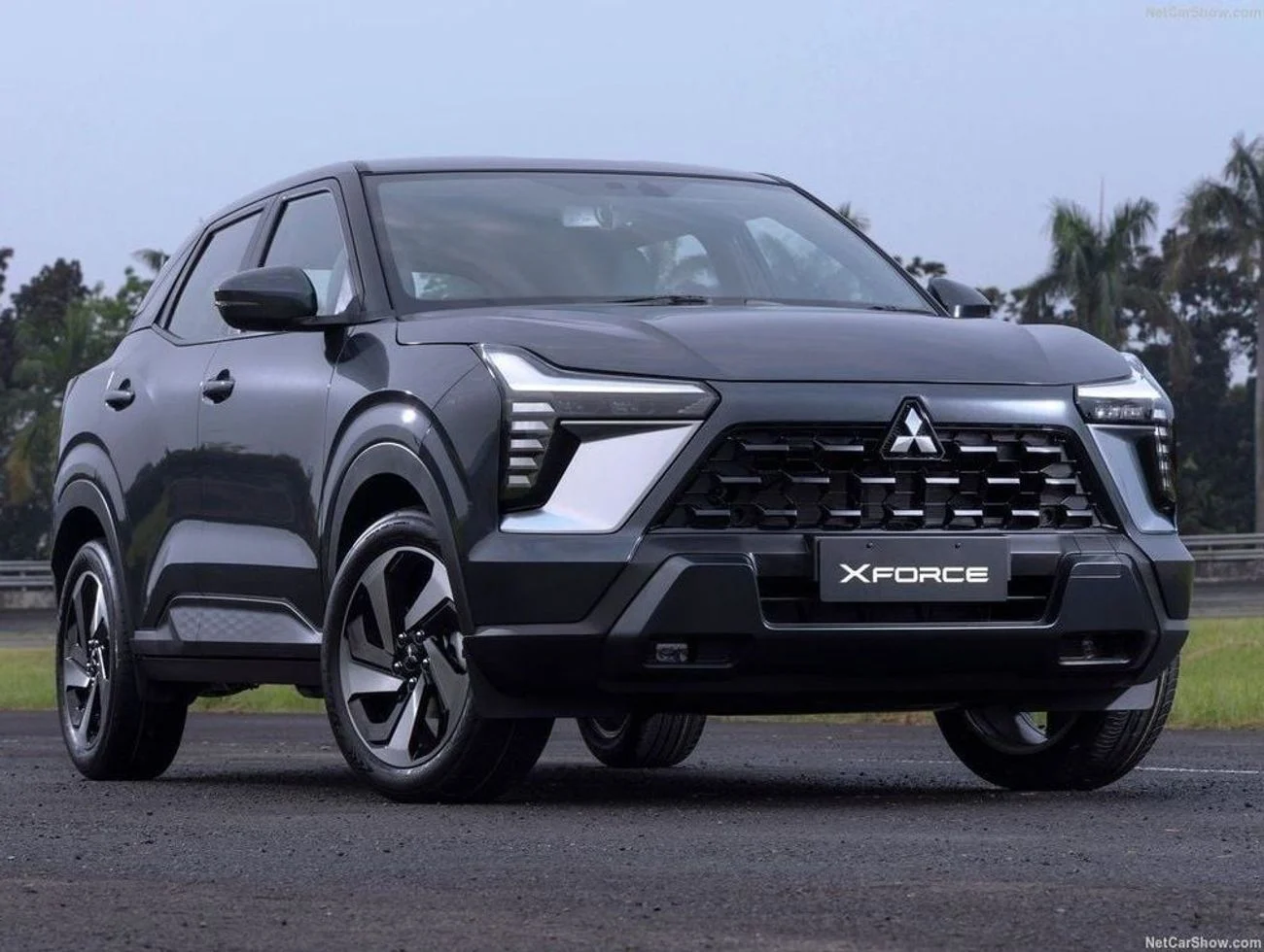 2025 Mitsubishi Xforce H LINE, sivá, 0 km, dovoz SAE — foto 1