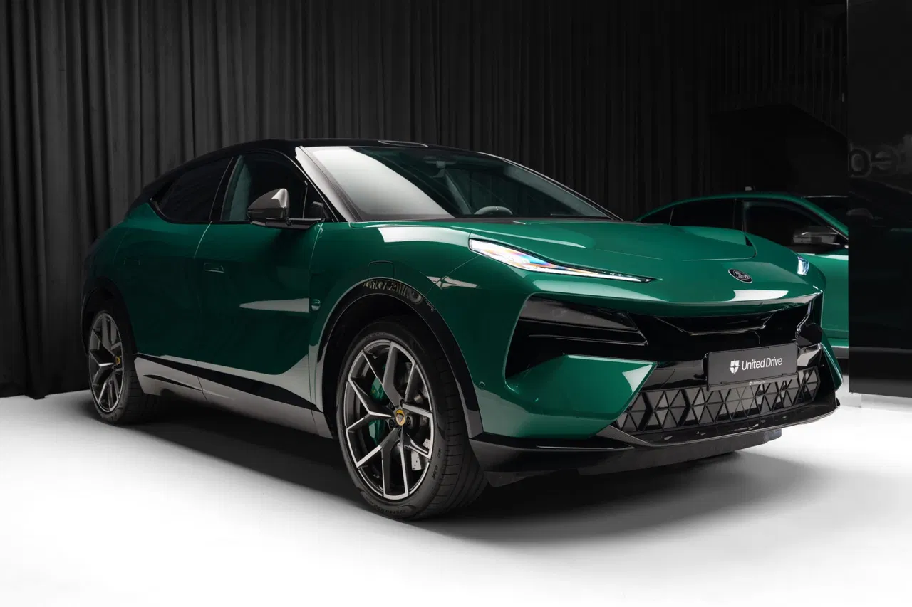 Lotus Eletre Lotus Eletre, Rumunsko — foto 3 z 5