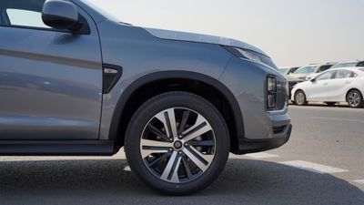 2026 Mitsubishi ASX MEDIUM LINE GLX, sivá, 0 km, dovoz SAE — foto 8 z 17