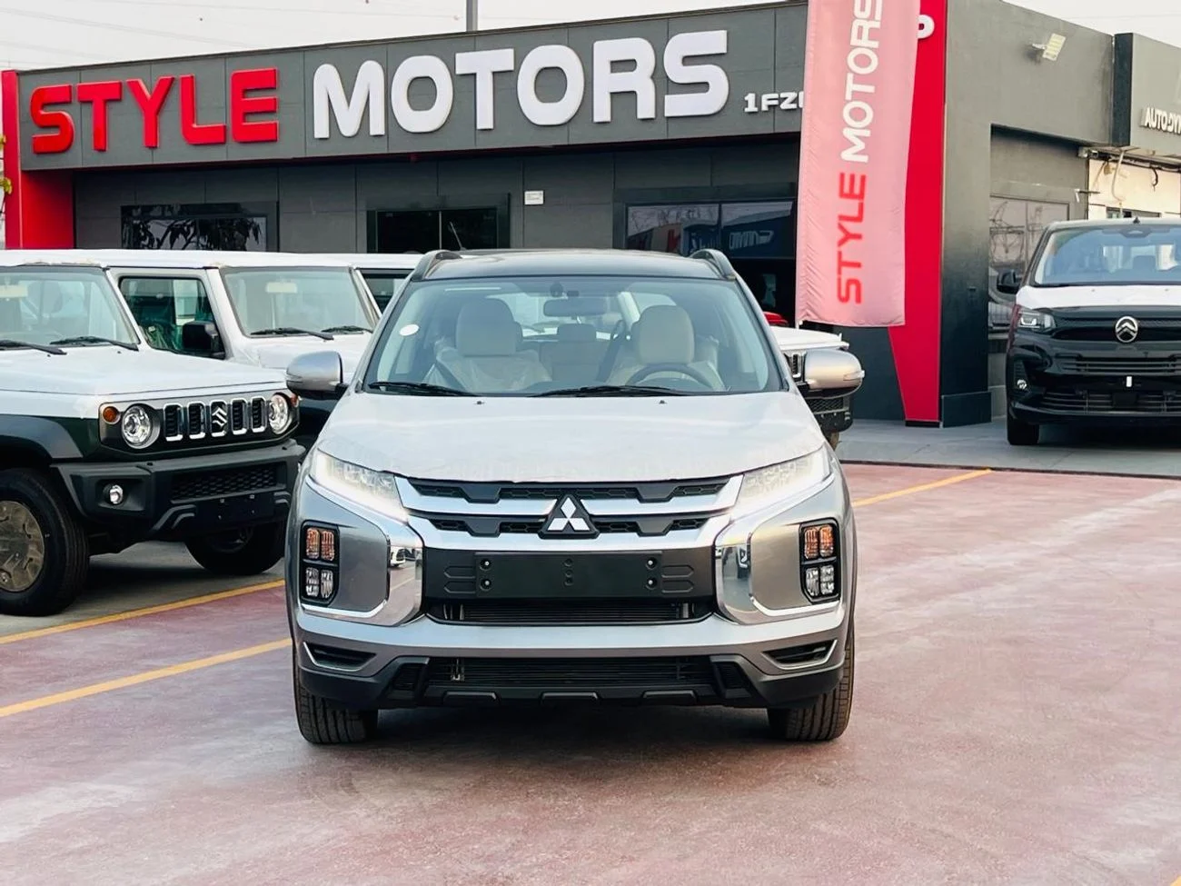2026 Mitsubishi ASX MEDIUM LINE, sivá, 0 km, dovoz SAE — foto 1