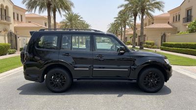 2020 Mitsubishi Pajero, čierna, 90 219 km, dovoz SAE — foto 3 z 16