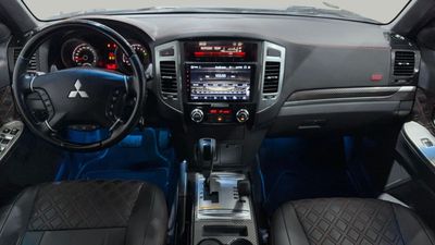 2020 Mitsubishi Pajero, čierna, 90 219 km, dovoz SAE — foto 7 z 16