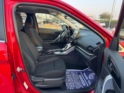 2024 Mitsubishi Eclipse Cross GLS, červená, 7 600 km, dovoz SAE — foto 9 z 16