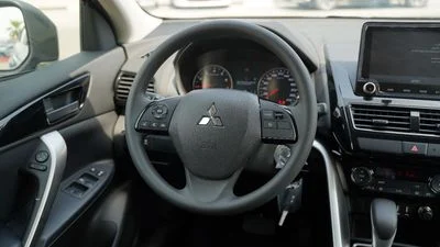 2026 Mitsubishi Eclipse Cross GLX HIGH LINE, sivá, 0 km, dovoz SAE — foto 11 z 17