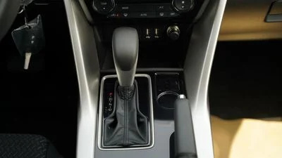 2026 Mitsubishi Eclipse Cross GLX HIGH LINE, sivá, 0 km, dovoz SAE — foto 13 z 17