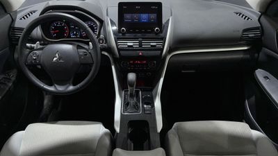 2022 Mitsubishi Eclipse Cross GLS MIDLINE, sivá, 85 497 km, dovoz SAE — foto 7 z 16