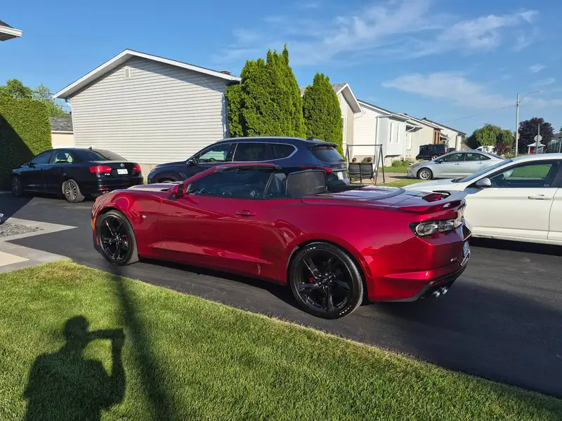 2024 Chevrolet Camaro 2LT, červená, 6 820 km, dovoz Kanada — foto 1