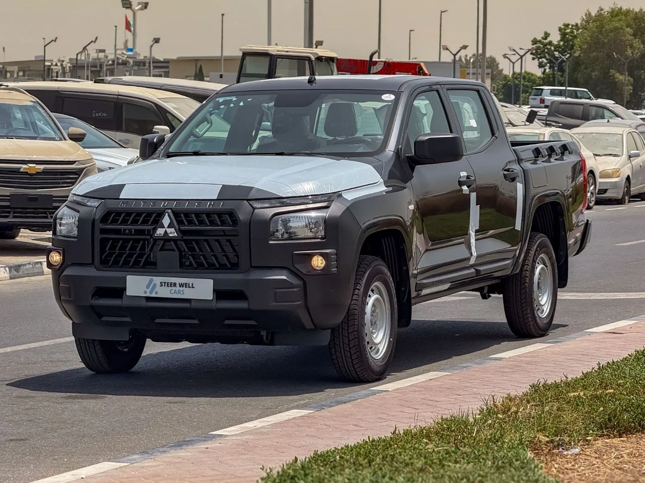 2027 Mitsubishi L200, šedá, 0 km, dovoz SAE — foto 1