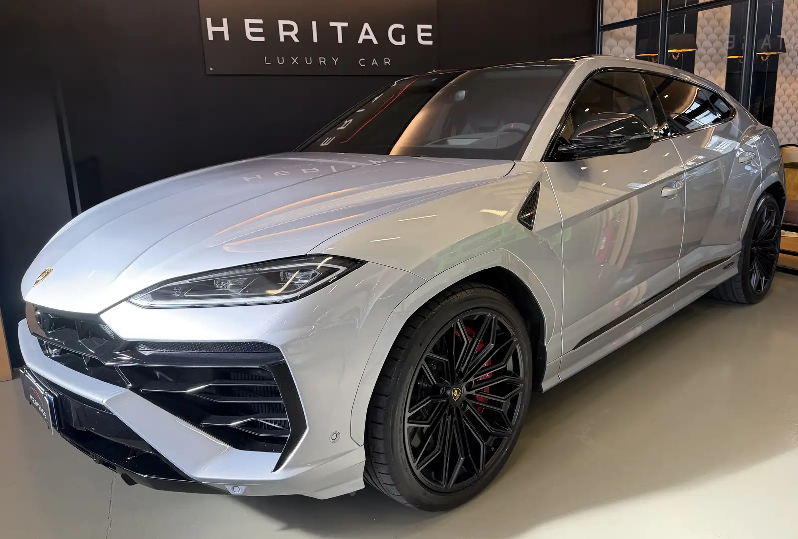 2025 Lamborghini Urus, 1 400 km, Taliansko — foto 2 z 12