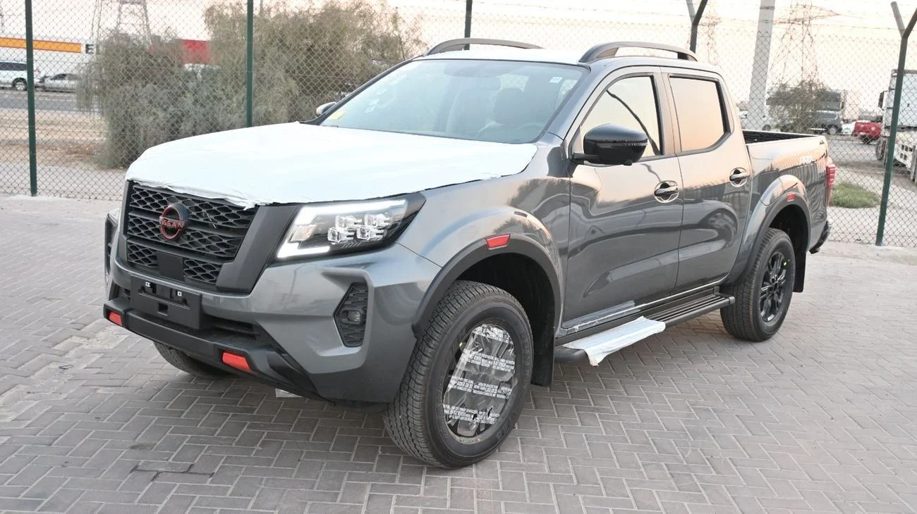 2025 Nissan Navara, sivá, 0 km, dovoz SAE — foto 1