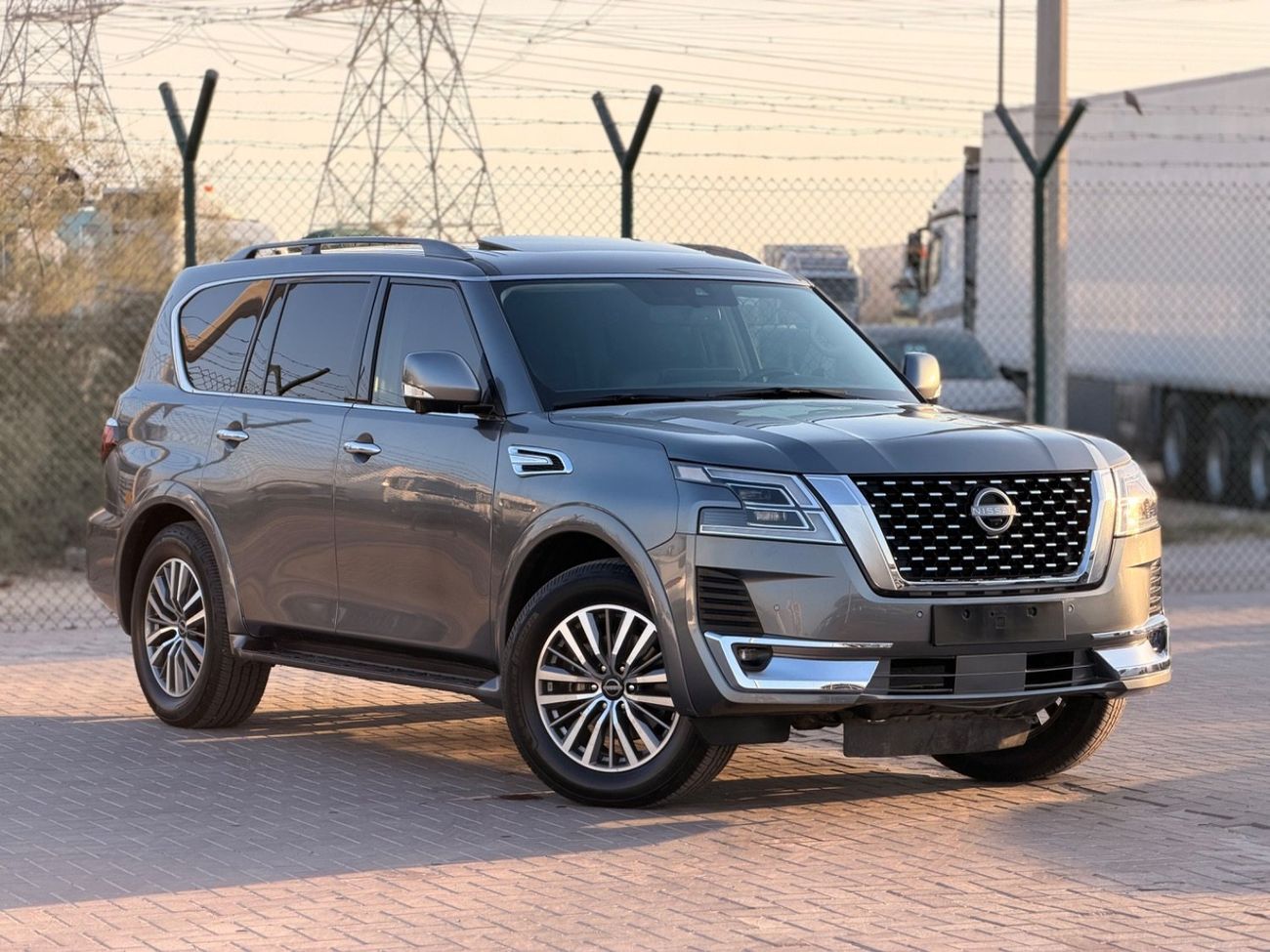 2021 Nissan Armada, sivá, 85 878 km, dovoz SAE — foto 1
