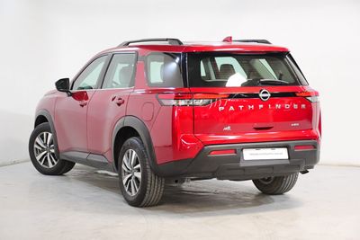 2024 Nissan Pathfinder, červená, 39 798 km, dovoz SAE — foto 10 z 11