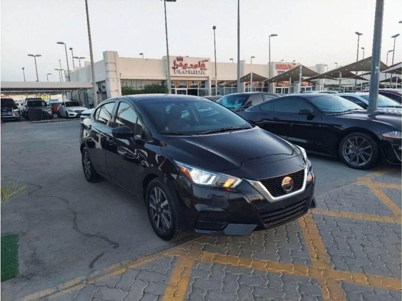 2021 Nissan Versa SR, čierna, 33 000 km, dovoz SAE — foto 1 z 4 2021 Nissan Versa SR, čierna, 33 000 km, dovoz SAE — foto 1 z 4