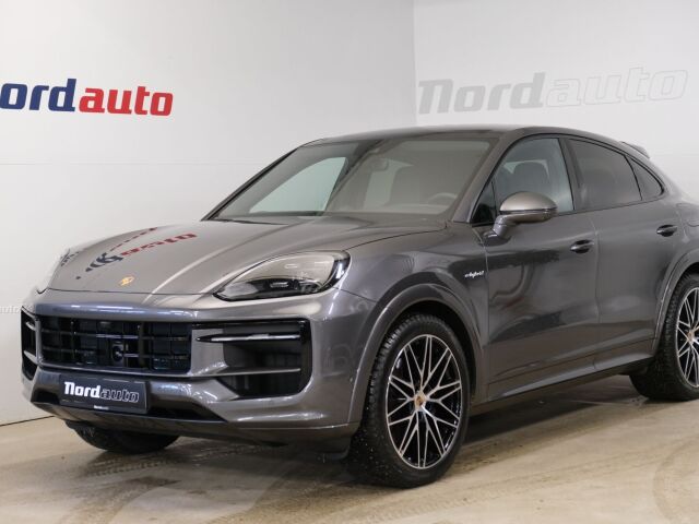 2025 Porsche Cayenne, Estónsko — foto 1