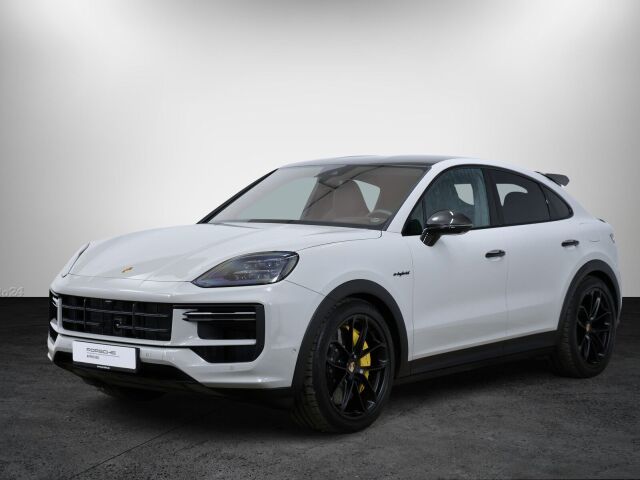2025 Porsche Cayenne, Estónsko — foto 1