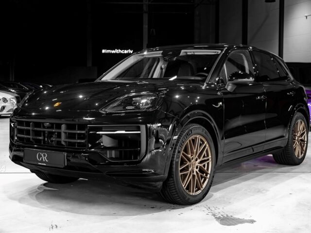 2025 Porsche Cayenne, Estónsko — foto 1
