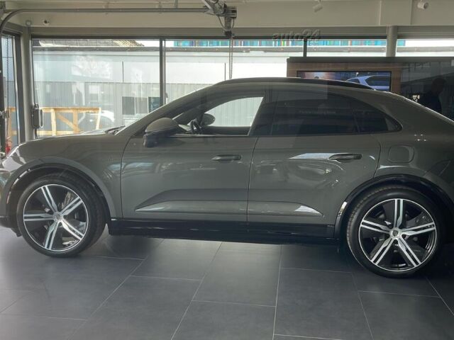 2025 Porsche Macan, Estónsko — foto 1