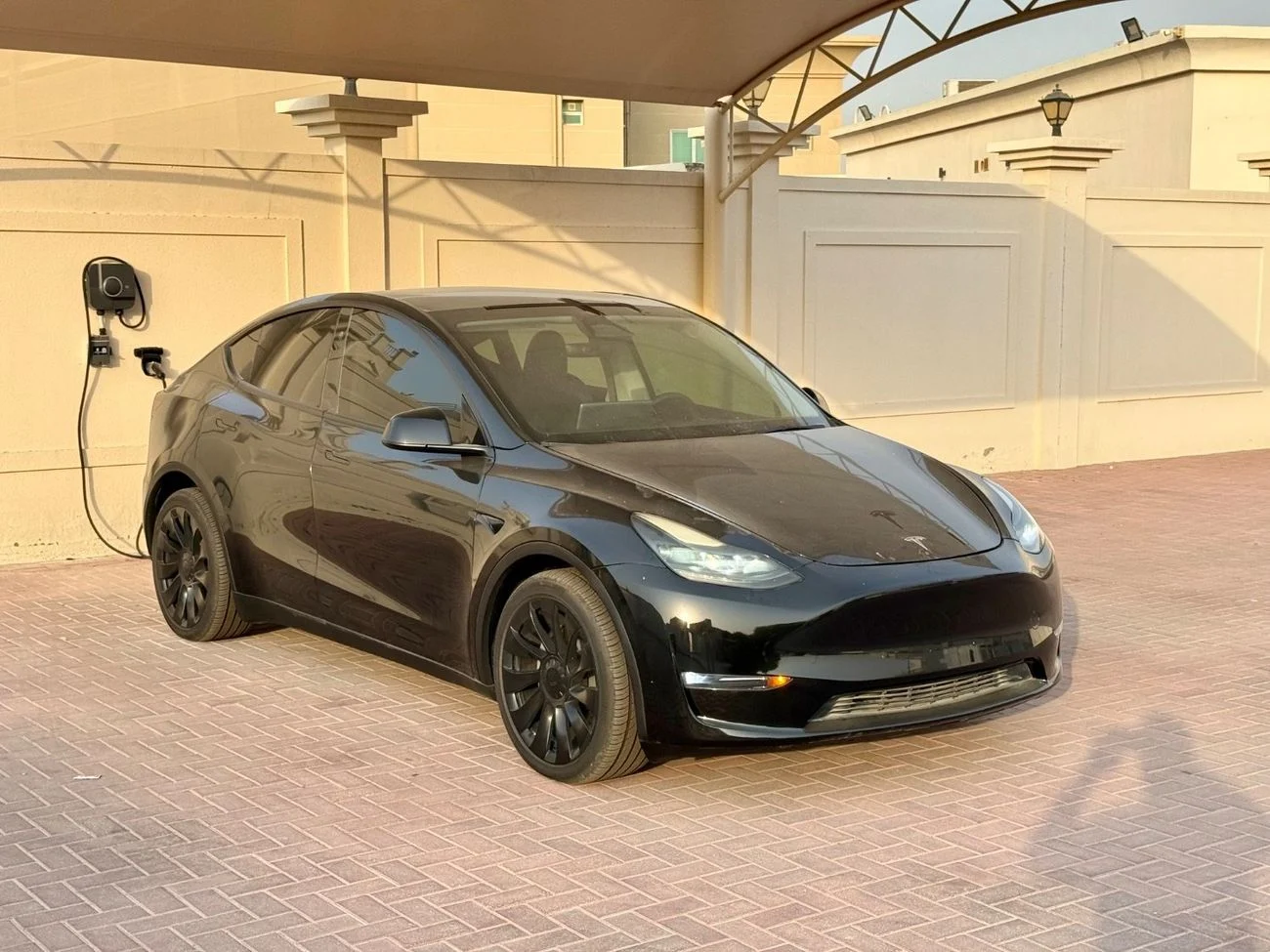 2024 Tesla Model Y LONG RANGE, čierna, 29 000 km, dovoz SAE — foto 1