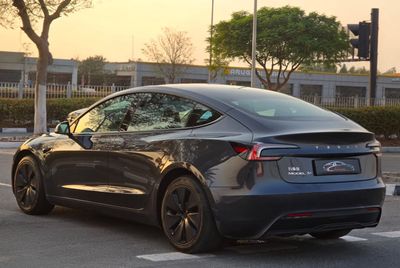 2024 Tesla Model 3 LONG RANGE, sivá, 140 000 km, dovoz SAE — foto 4 z 11