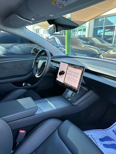 2024 Tesla Model 3 PERFORMANCE, biela, 18 000 km, dovoz SAE — foto 11 z 12