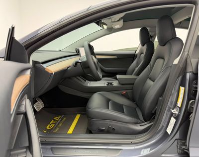 2023 Tesla Model 3 PERFORMANCE, sivá, 26 677 km, dovoz SAE — foto 14 z 16
