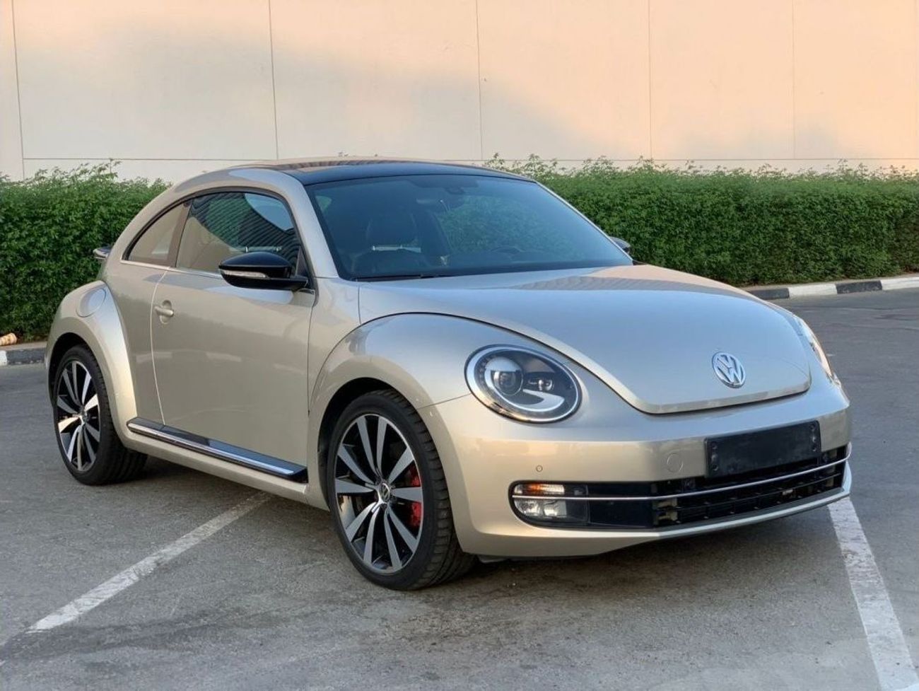 2015 Volkswagen Beetle SEL, strieborná, 65 000 km, dovoz SAE — foto 1