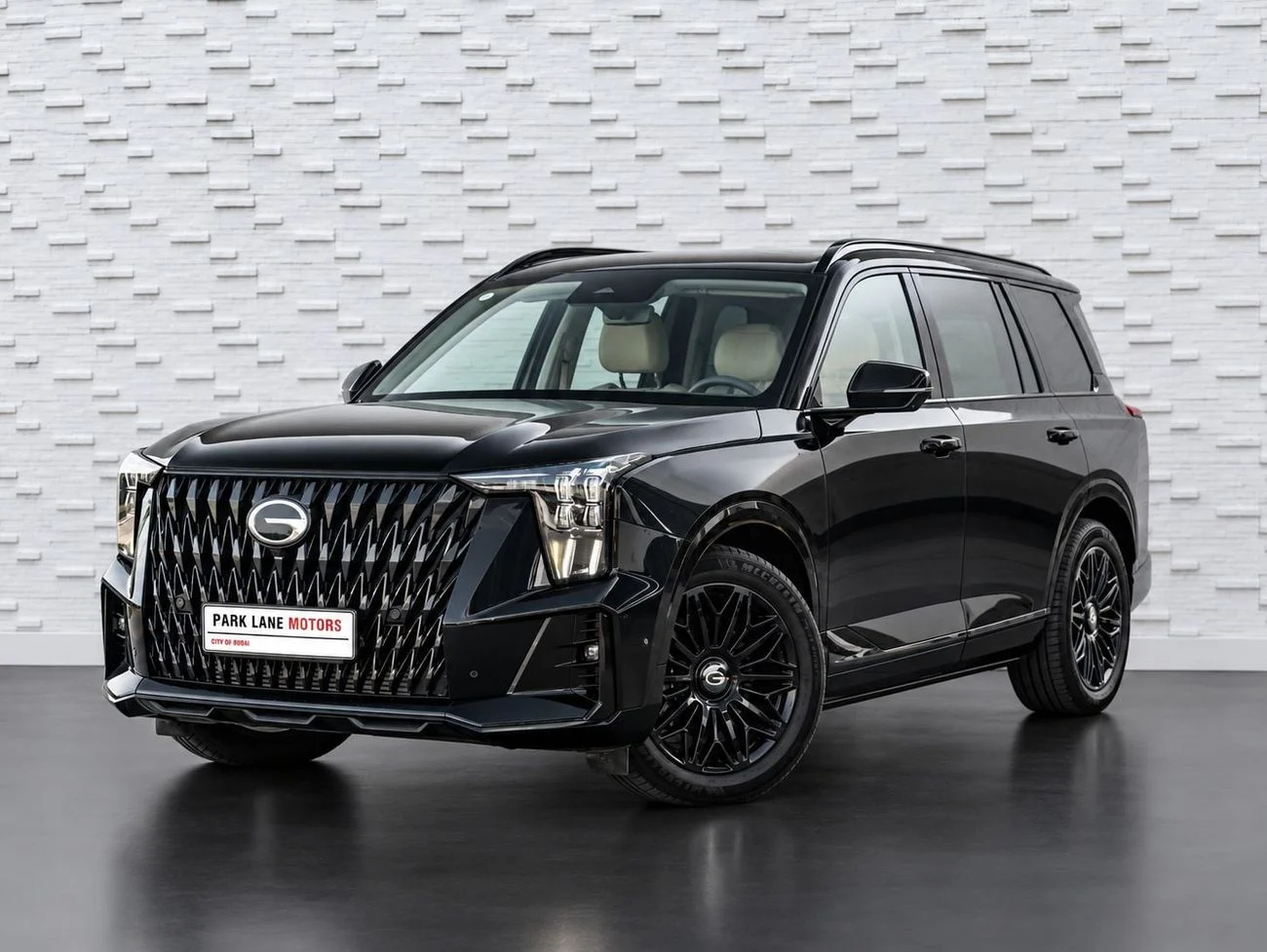 2026 Gac GS8 GX, čierna, 700 km, dovoz SAE — foto 1
