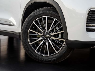 2025 Chery Tiggo 8 Pro FLAGSHIP, sivá, 31 950 km, dovoz SAE — foto 7 z 16