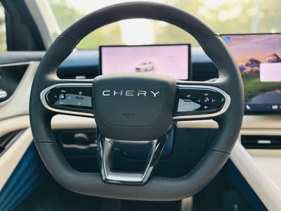 2026 Chery Tiggo 9 LUXURY PHEV, sivá, 1 678 km, dovoz SAE — foto 10 z 16