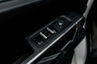2025 Geely Farizon, biela, 0 km, dovoz SAE — foto 10 z 22