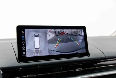 2025 Geely Farizon, biela, 0 km, dovoz SAE — foto 16 z 22