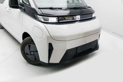 2025 Geely Farizon, biela, 0 km, dovoz SAE — foto 2 z 22