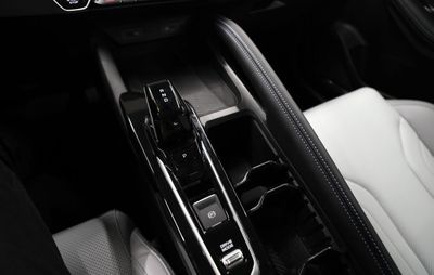 2027 Geely Coolray GF, biela, 0 km, dovoz SAE — foto 10 z 16