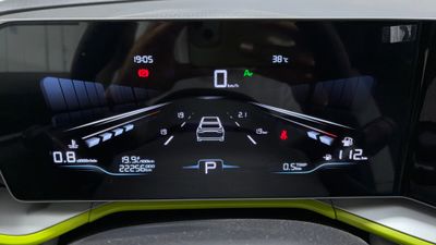 2025 Geely Coolray GL, biela, 22 256 km, dovoz SAE — foto 9 z 16
