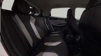 2026 Geely Coolray GL, biela, 13 885 km, dovoz SAE — foto 13 z 16