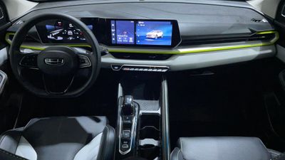 2025 Geely Coolray GL, sivá, 35 892 km, dovoz SAE — foto 7 z 16
