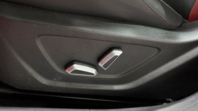 2025 Geely Coolray GF, červená, 16 970 km, dovoz SAE — foto 12 z 16