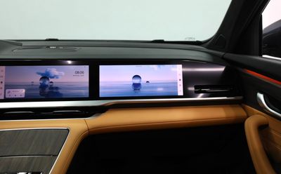 2026 Geely Monjaro GK, strieborná, 0 km, dovoz SAE — foto 15 z 16