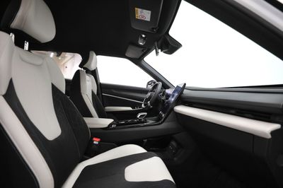 2026 Geely Cityray GC, strieborná, 0 km, dovoz SAE — foto 8 z 17
