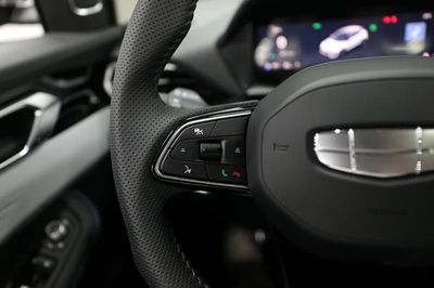 2025 Geely Coolray GF, strieborná, 0 km, dovoz SAE — foto 11 z 17