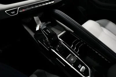 2025 Geely Coolray GF, strieborná, 0 km, dovoz SAE — foto 12 z 17