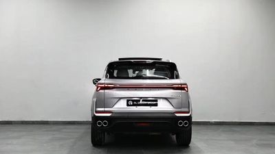 2025 Geely Coolray GF, strieborná, 0 km, dovoz SAE — foto 5 z 17